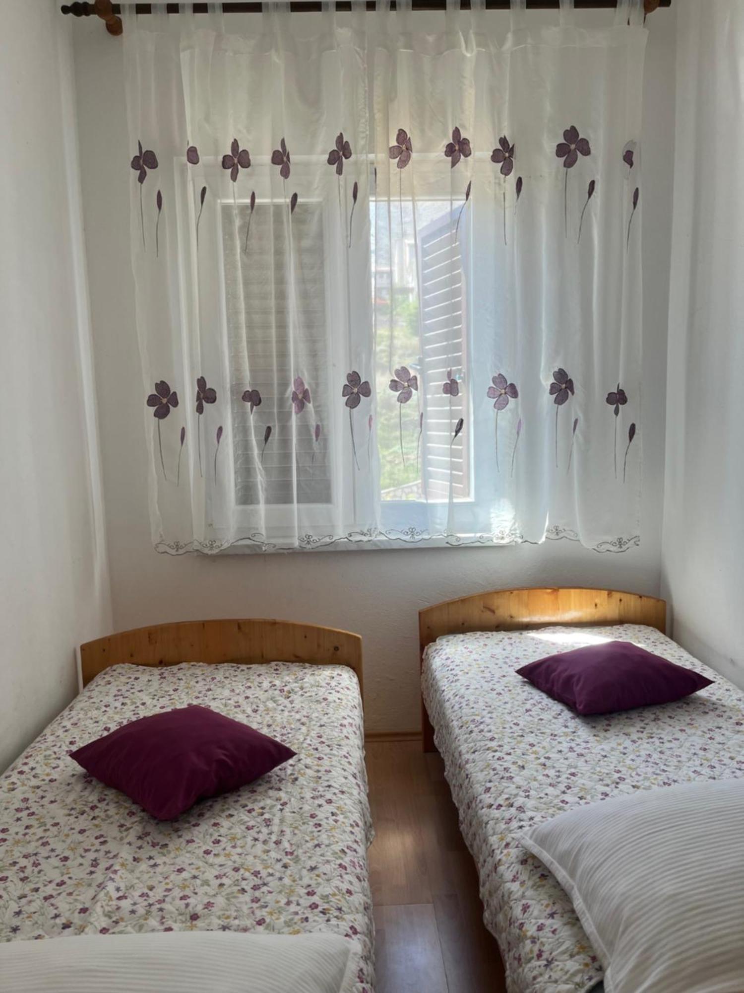 Apartmani Mila Pag Town Esterno foto