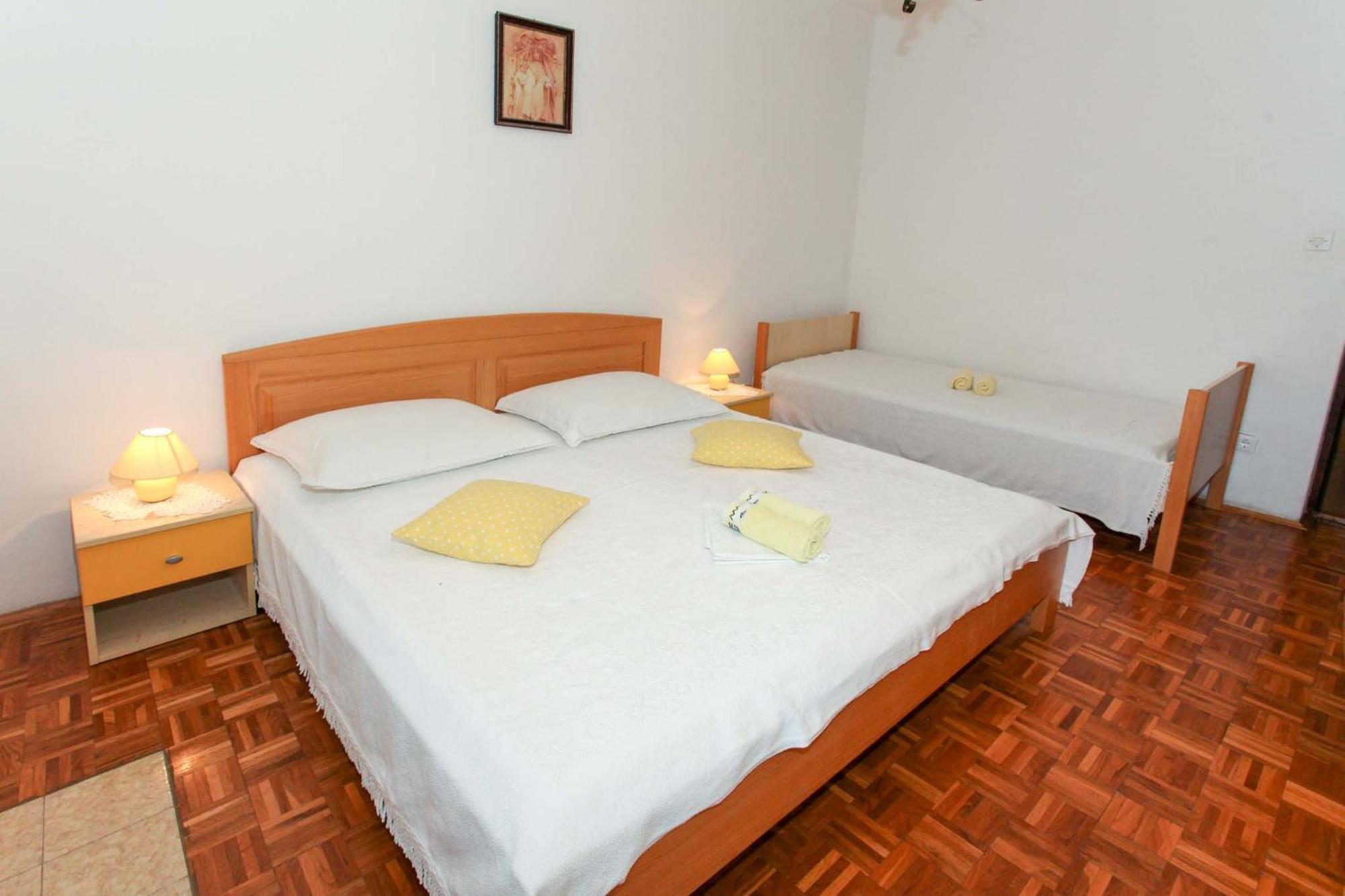 Apartmani Mila Pag Town Esterno foto